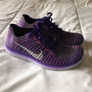 NIKE Fly Knit Sneakers